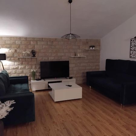 Apartman Zdravka Policnik Esterno foto